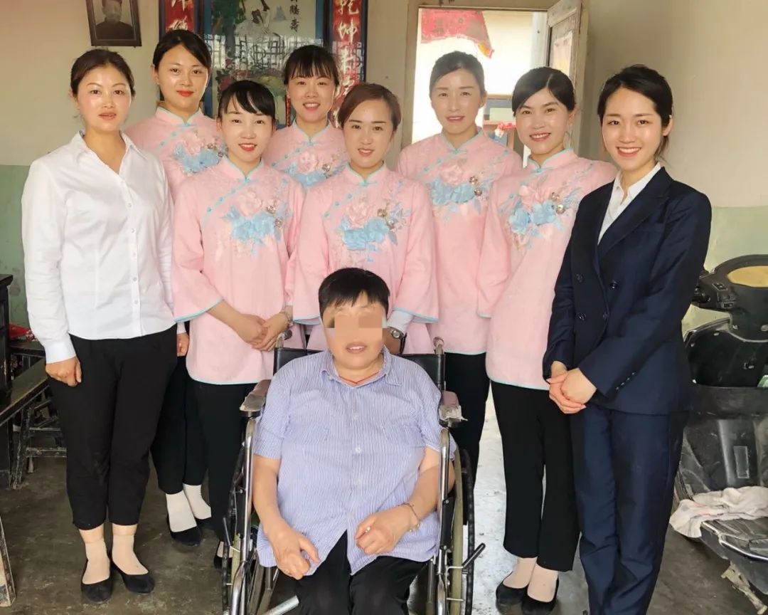 助殘日里船娘們包的餃子，溫暖了她的心